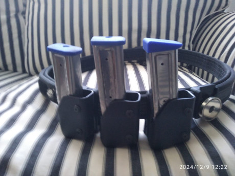Vendo cinturón Gost, con tres porta cargadores, cargadores y pistolera, todo para pistola SPS Plus 9mm. 11