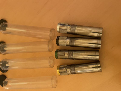 Se venden 4 chokes Beretta Victory sin uso, calibre 20
1-2-3-4 estrellas, prolongan el caño 2,5 cm, sirven 02