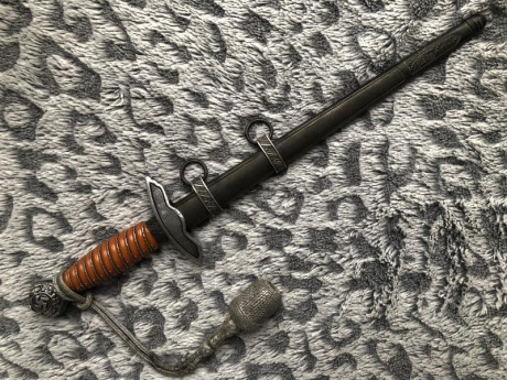 Vendo daga Luftwaffe 2º modelo que se implantó a partir de 1937. Las fotos sirven de descripción.
Pido 01