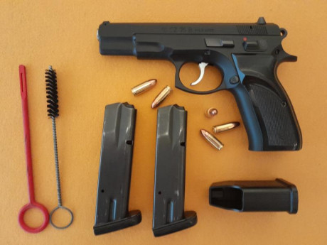 Vendo CZ 75b calibre 9x19 antígua pero como nueva. Basta con ver el estado de la empuñadura para entender 01