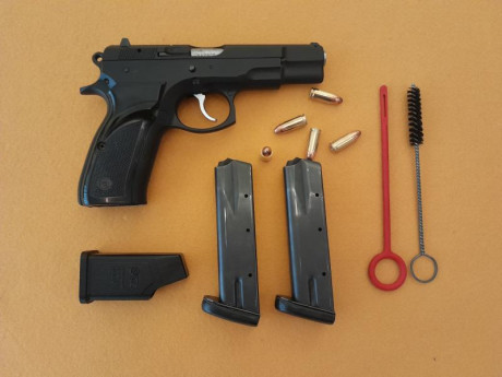 Vendo CZ 75b calibre 9x19 antígua pero como nueva. Basta con ver el estado de la empuñadura para entender 00