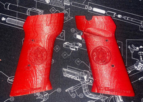 Hola tiradores, pues como no he encontrado ninguna cacha para mi pistola y las que me han propuesto me 12