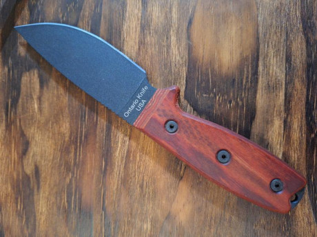 Buenas a todos,

Pongo a la venta este cuchillo marca ONTARIO modelo RAT 3, edición especial con mango 00
