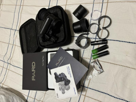 Vendo visor nocturno acoplable Pard nv007sp con IR 850 incorporado.

Comprado en armería en julio de 2023, 02