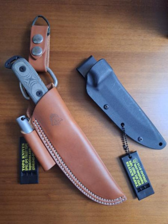 Pongo a la venta este cuchillo de la marca TOPS modelo Mohawk hunter. Con dos fundas, una de Kidex y otra 02