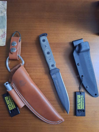 Pongo a la venta este cuchillo de la marca TOPS modelo Mohawk hunter. Con dos fundas, una de Kidex y otra 01