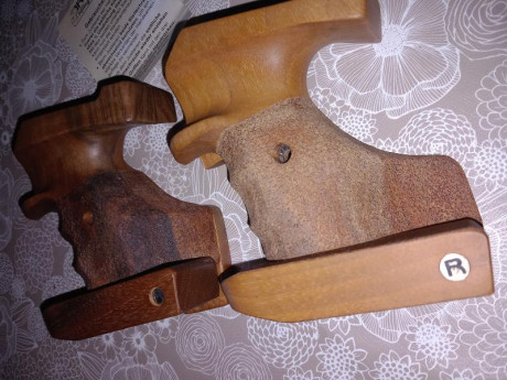 Dos cachas para pistola feinwerkbau aw93 de zurdo marca Rink Talla M y talla L (nueva sin estrenar) 
-Acepto 00