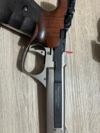 hola, vendo feinwerbau aw93, comprada en 2023, la compre nueva pero el 22 no es mi calibre, casi no esta 10