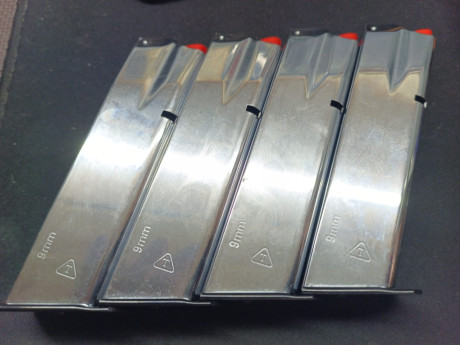 Vendo 4 cargadores marca Tanfoglio. Para 9mm. En perfecto estado, salvo 1 teja que tiene una pequeña grieta 01