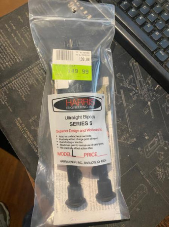 Vendo bípede Harris modelo L cabezal basculante. Se monta a la carabina por la anilla de la correa.
Usado 01