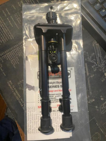 Vendo bípede Harris modelo L cabezal basculante. Se monta a la carabina por la anilla de la correa.
Usado 00