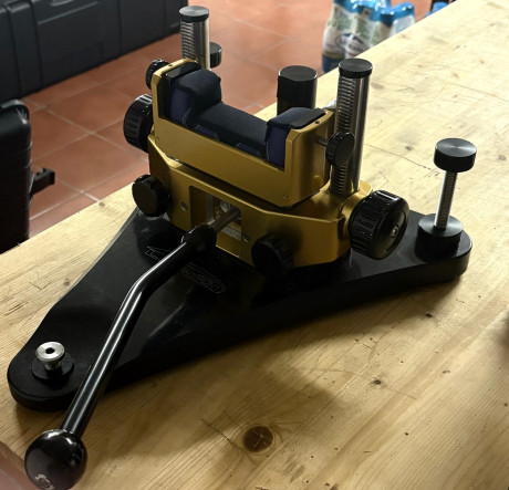 Hola.

Un compañero vende torreta Lenzi, está en Asturias. La vende con maletín rígido y no habría problema 01