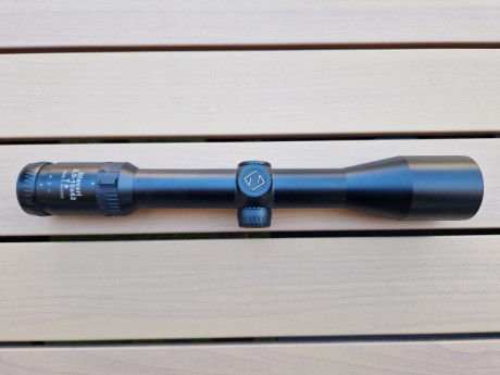 Hola, vendo visor Zeiss Victory 2.5-10×42 en muy buen estado, solo ligeras marcas de anillas. Retícula 01