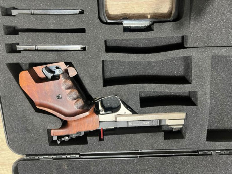 hola, vendo feinwerbau aw93, comprada en 2023, la compre nueva pero el 22 no es mi calibre, casi no esta 30