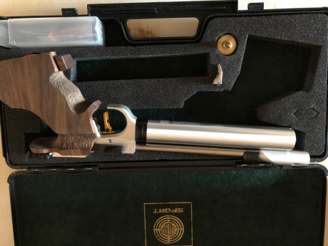 Pongo a la venta esta pistola, tiene dos años, se entrega con todo lo que trae cuando se compra en tienda. 01
