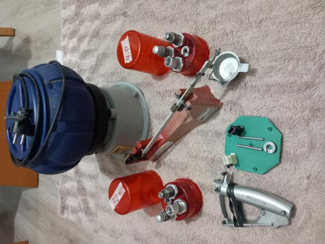 Buenas tardes, pongo a la venta un pequeño lote de recarga,
Su precio es 250€ el lote completo +portes, 00