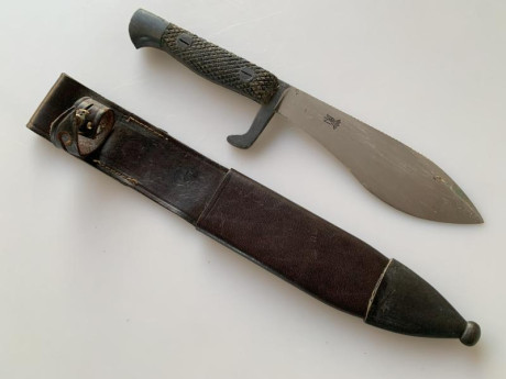 Vendo los siguientes cuchillos:
-cuchillo de monte tropas de montaña y COEs de la Fabrica Nacional de 152