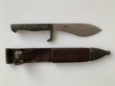 Vendo los siguientes cuchillos:
-cuchillo de monte tropas de montaña y COEs de la Fabrica Nacional de 151