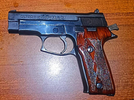 Como puse en el asunto vendo o cambio la pistola

Una  Astra A-80  calibre 9x19 con  10 cargadores  y 00