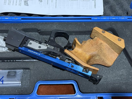 VENDIDA pistola Match Guns cal .32 completa en su estuche . Se encuentra depositada en la intervención 02