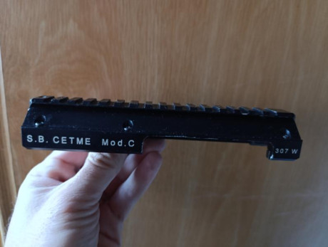 Vendo carril picatinny original santa bárbara, completo y tornillos en buen estado. Madrid 130€ se envía. 00