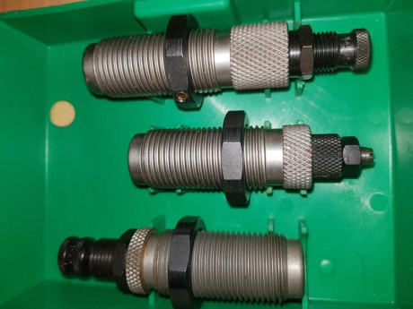 vendo los siguientes juegos de dies. Son usados, yo no los he utilizado. Añado más juegos de dies.

Rcbs 21