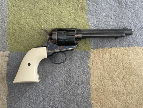 Vendo magnifico revólver Uberti modelo catlelman 22LR perfecto funcionamiento y muy bien cuidado guiado 01