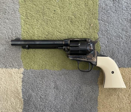 Vendo magnifico revólver Uberti modelo catlelman 22LR perfecto funcionamiento y muy bien cuidado guiado 00