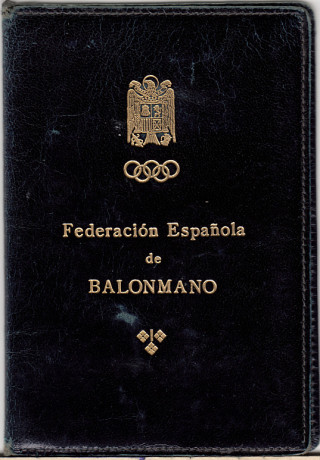  EN RECUERDO Y HOMENAJE A LOS QUE YA NO ESTÁN. 

Si pones en  GOOGLE    PASAPORTES EN LA MEMORIA   da 62