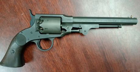 Buenas tardes,
Un compañero del club me ofrece este revolver (foto).
Desconozco si se trata de un buen 00