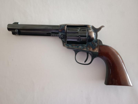 Vendo 2 revólveres Frontier 5,5" UBERTI en 44-40 y 22LR.

Con los certificados BOPE y Defensa para 12