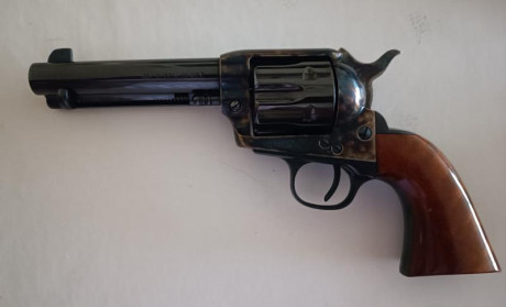 Vendo 2 revólveres Frontier 5,5" UBERTI en 44-40 y 22LR.

Con los certificados BOPE y Defensa para 10