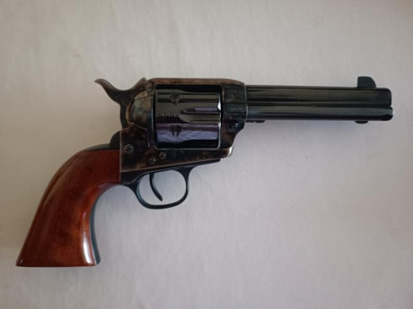 Vendo 2 revólveres Frontier 5,5" UBERTI en 44-40 y 22LR.

Con los certificados BOPE y Defensa para 22