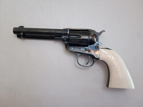 Vendo 2 revólveres Frontier 5,5" UBERTI en 44-40 y 22LR.

Con los certificados BOPE y Defensa para 31