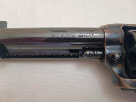 Vendo 2 revólveres Frontier 5,5" UBERTI en 44-40 y 22LR.

Con los certificados BOPE y Defensa para 30