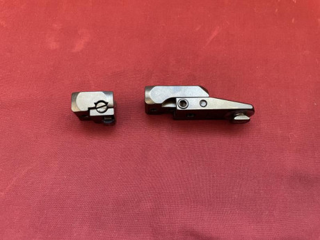 Buenos días,

A la venta pies Apel originales para carril Zeiss moderno. Vienen con marcaje EAW en ma 01