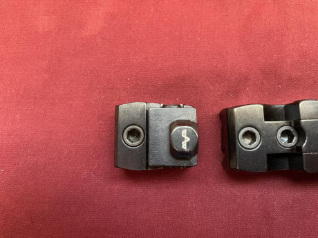 Buenos días,

A la venta pies Apel originales para carril Zeiss moderno. Vienen con marcaje EAW en ma 10