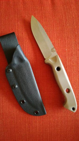 Buenas a todos,

Pongo a la venta este cuchillo de la marca BENCHMADE modelo BUSHCRAFTER - 162, completamente 00