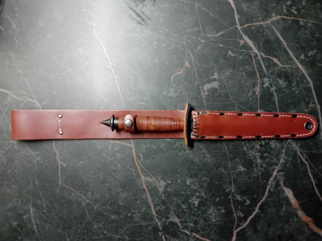 Vendo cuchillo de combate de United cutlery réplica del cuchillo del colonel Aaron Bank. Con funda de 02