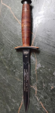 Vendo cuchillo de combate de United cutlery réplica del cuchillo del colonel Aaron Bank. Con funda de 00
