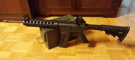 Vendo carabina MP15 cal 22 culata retráctil, en Madrid,  portes no incluidos.
Con 1 cargador extra. 02
