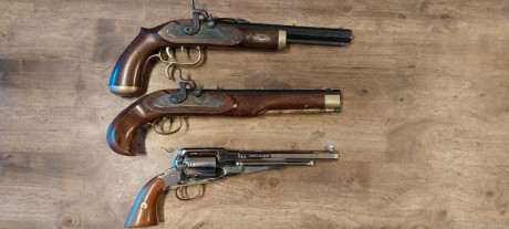 Vendo revolver pietta inoxidable, con algún toque estético pero mecánicamente perfecto. Según recuerdo 01
