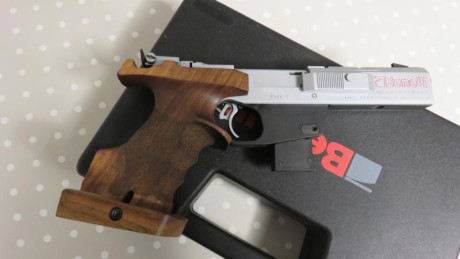 Lo dicho vendo mi pistola BENELLI MP 95E del calibre 32WC con cachas anatómicas talla M/L ya que es ajustable 02