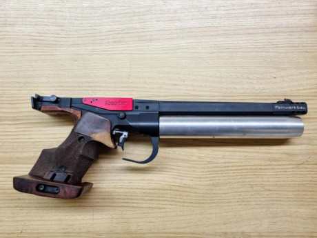 Vendo pistola Feinwerkbau  P 34 en muy buen estado tanto metal como maderas.
Como todas las de la marca 00