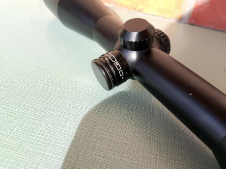 Se vende visor Docter 2.5-10X48 con reticula iluminada.
Es en primer plano focal. 
El tapon de la pila 01