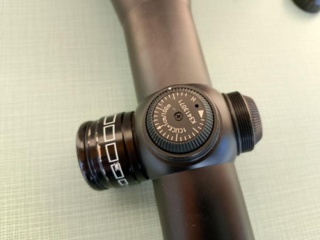 Se vende visor Docter 2.5-10X48 con reticula iluminada.
Es en primer plano focal. 
El tapon de la pila 11