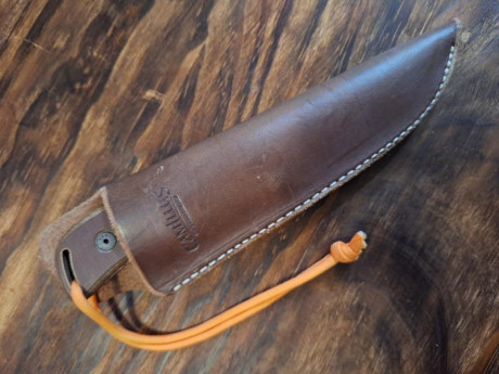 *SE VENDE:* 

Cuchillo marca CAMILLUS modelo Bushcraft, made in USA. 
Usado en buen estado, hoja marcada 01