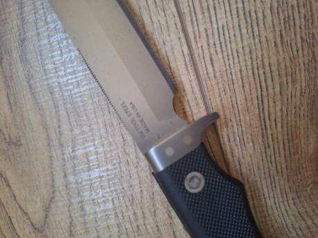 Se vende este Cuchillo marca KNIVES OF ALASKA modelo Magnum Alaskan. Todo made in USA incluso la funda 02