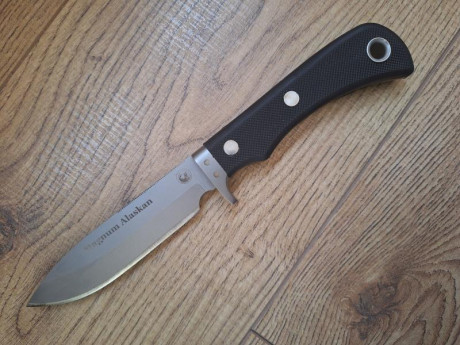 Se vende este Cuchillo marca KNIVES OF ALASKA modelo Magnum Alaskan. Todo made in USA incluso la funda 01
