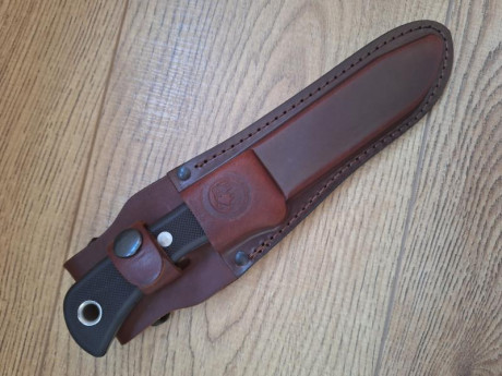 Se vende este Cuchillo marca KNIVES OF ALASKA modelo Magnum Alaskan. Todo made in USA incluso la funda 00